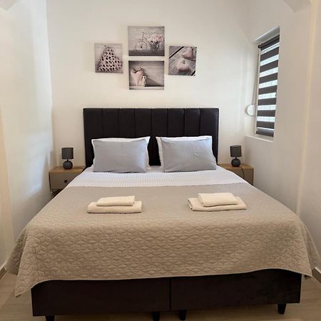 Apartment Ninas โดบรอตา ภายนอก รูปภาพ